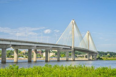 Clark Köprüsü, askılı köprü Mississippi Nehri arasında Batı Alton, Missouri ve Alton, Illinois.