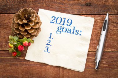 Sezon decoaration ile ahşap bir masa bir peçeteye 2019 yılı hedefleri listesinde