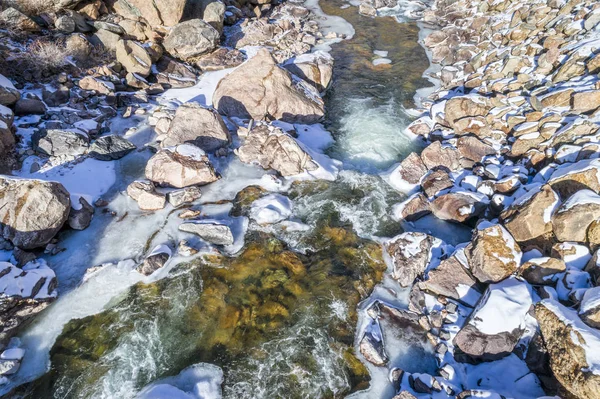 Rio Montanha Parcialmente Congelado Cache Poudre Norte Colorado Vista Aérea — Fotografia de Stock