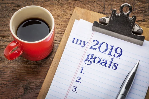 2019 Goals List Clipboard Coffee Grunge Wood Desk — Stock Photo, Image