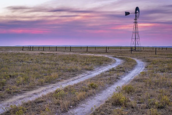 Väderkvarn Med Pump Shortgrass Prärien Pawnee Nationella Gräsmark Colorado Nära — Stockfoto