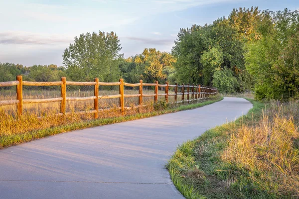 Sunrise Poudre Folyó Nyomvonal Közelében Windsor Északi Coloradóban Egy Aszfaltozott — Stock Fotó