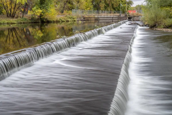 科罗拉多州柯林斯堡纹河引水大坝 Fallcolors — 图库照片