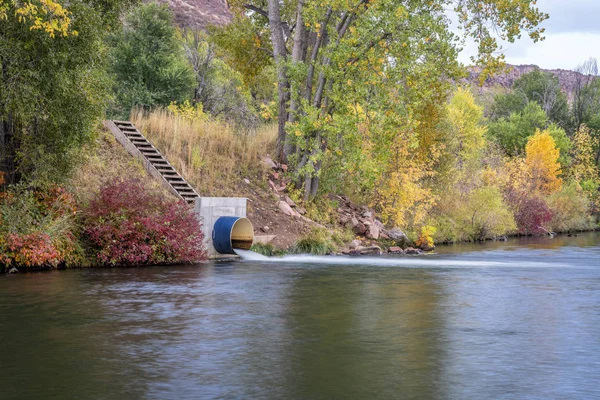 Agua Que Fluye Lago Desvío Agua Desde Río Poudre Lago — Foto de Stock