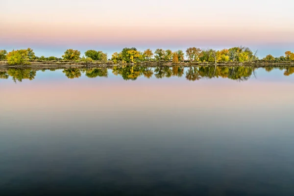 Crépuscule Sur Lac Calme Avec Des Couleurs Automne Dans Nord — Photo