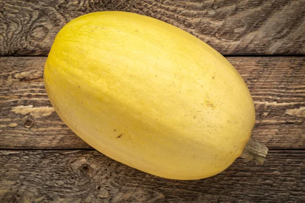 Spaghetti Vinter Squash Ett Rustikt Trä Plankor — Stockfoto