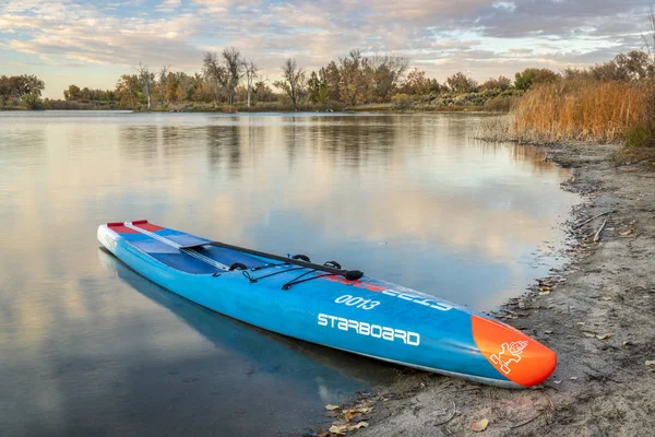 Fort Collins Octubre 2018 Carreras Stand Paddleboard Calm Lake Fall —  Fotos de Stock