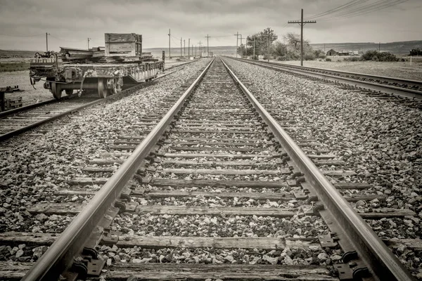 Railroad Tracks Desert Backcountry Utah Repair Car Black White Image — Stock Photo, Image