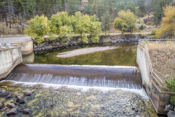 Tamę Rzece Cache Poudre Canyon Powyżej Fort Collins Colorado Widok — Zdjęcie stockowe