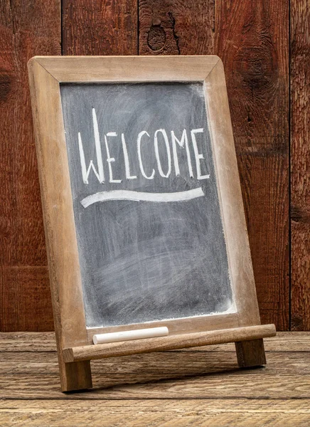 Welcome Sign White Chalk Handwriting Blackboard Rustic Barn Wood — Stock Photo, Image