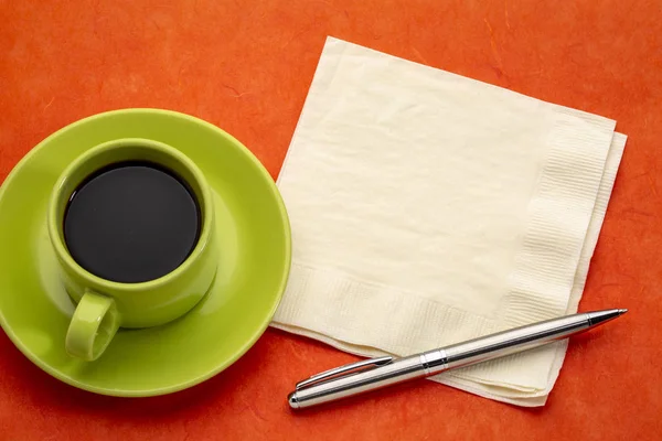 Colore Astratto Tazza Verde Caffè Espresso Con Tovagliolo Penna Contro — Foto Stock