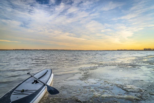 Pagaie Hivernale Planche Pagaie Debout Sur Une Rive Glacée Lac — Photo