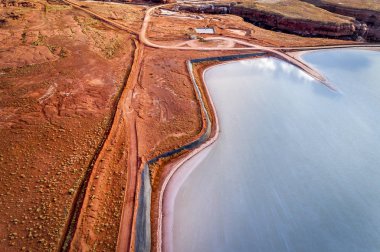 Potas buharlaşma göletler Batı Utah Moab bölgede havadan görünümü.