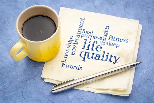 生活品質コンセプト エスプレッソ コーヒーのカップとナプキンの手書きの文字 — ストック写真