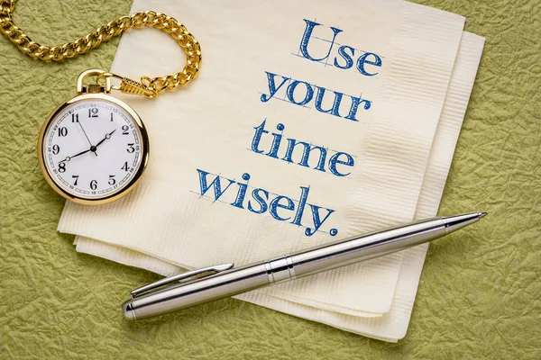Wykorzystanie Czasu Mądrze Inspirujące Pisma Serwetce Złoty Zegarek Kieszonkowy — Zdjęcie stockowe