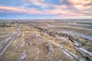 Büyük Thompson ve Güney Platte nehirler hava kırsal Doğu Colorado'da ar kış dusk görüntüleyin.
