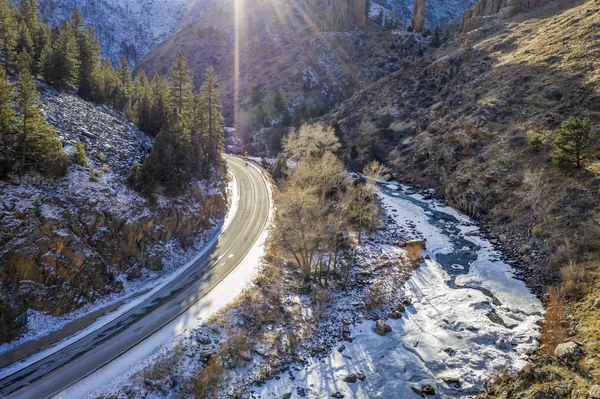 Schlucht Felsigen Bergen Von Colorado Poudre Fluss Kleinen Engen Winterlandschaft — Stockfoto