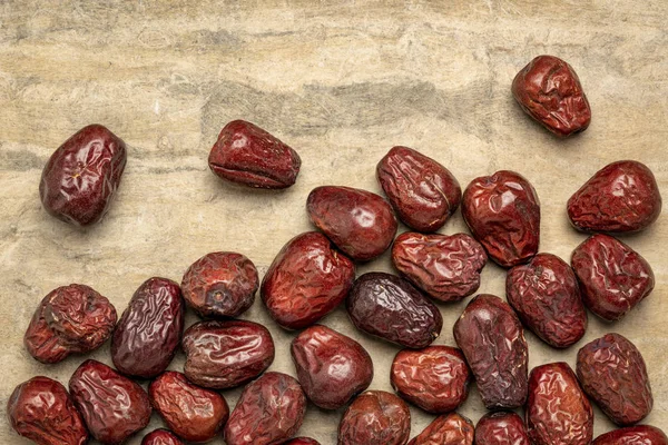 Torkade Jujube Frukter Texturerat Bark Papper Ovanifrån — Stockfoto