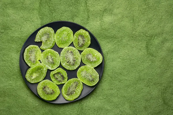 Segmenten van gedroogde kiwi fruit — Stockfoto