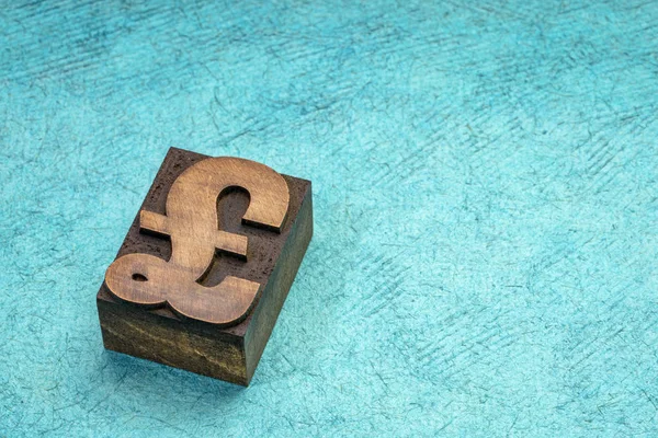 British Pound Sterling symbol in wood type — Stock Photo, Image