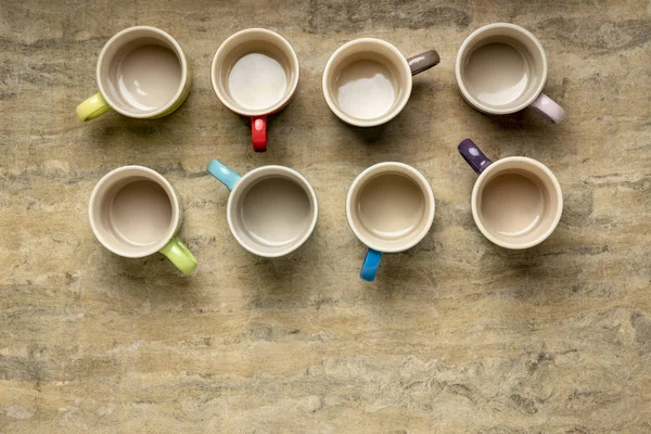 Барвисті посуд чашки кави — стокове фото