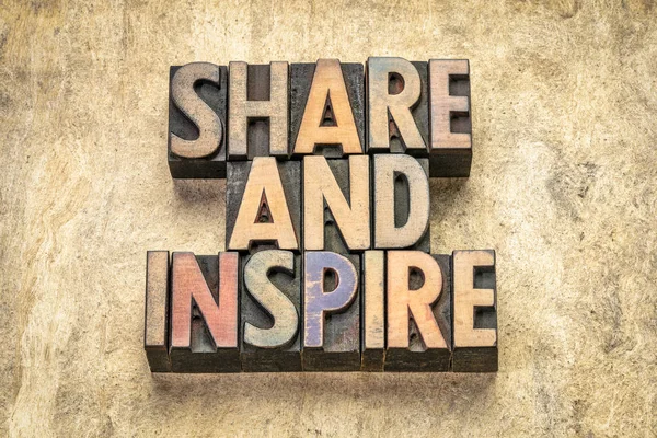 Share and inspire in wood type — Stock Photo, Image
