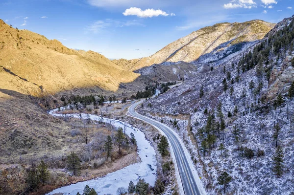 River canyon i Klippiga bergen Flygfoto — Stockfoto