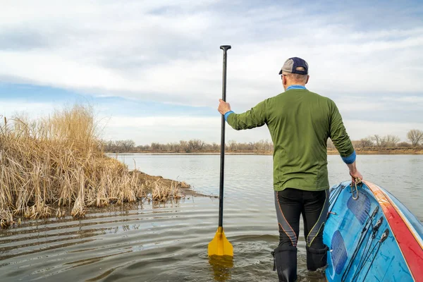 Vroege voorjaar opstaan peddelen — Stockfoto