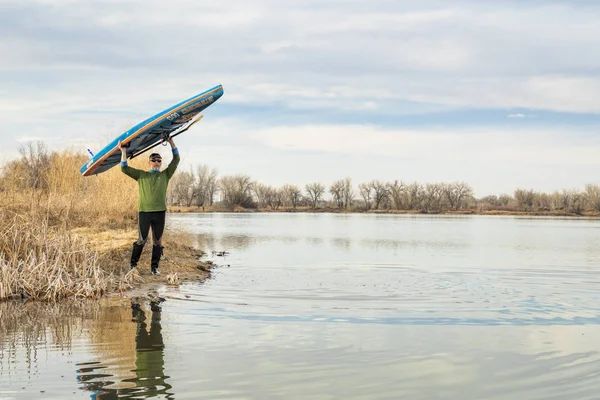 Inizio primavera stand up paddling — Foto Stock
