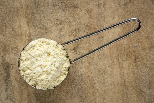 Cucharada de polvo de proteína de suero — Foto de Stock