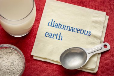 diatomaceous toprak tozu ve suyun içinde