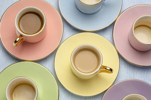 Чашки для пастельного кофе абстрактные — стоковое фото