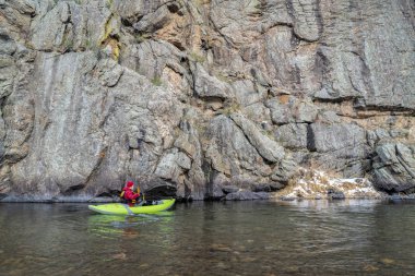 şişme beyaz su kayık kıdemli kürekçi
