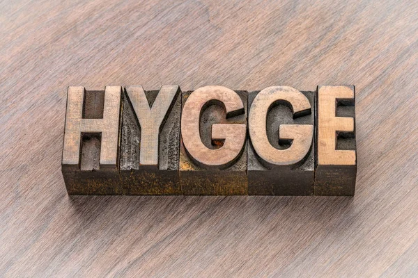 Hygge palavra no tipo de madeira — Fotografia de Stock