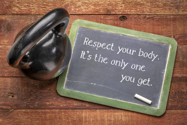 Szanować swoje ciało inspirujące tekst na tablicy — Zdjęcie stockowe