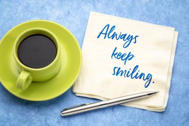 her zaman peçete üzerinde gülümseyen metin tutmak