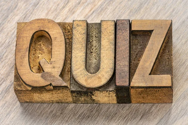 Quiz woord in houtsoort — Stockfoto