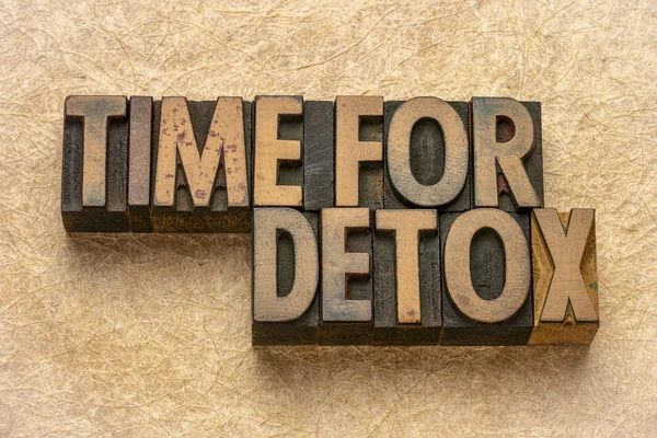 Time for detox - words in wood type — Stock Photo, Image