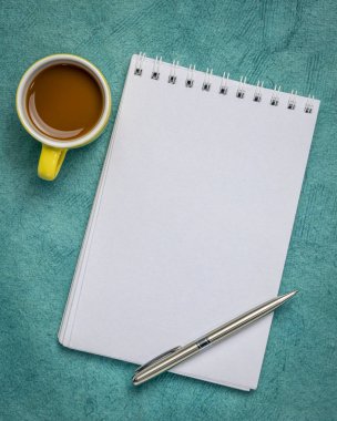 Boş spiral resim çizim defteri