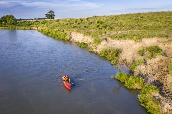 Kayakiste sur Dismal RIver dans le Nebraska — Photo