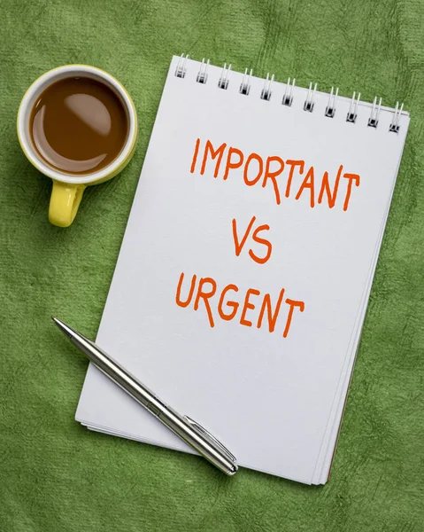 Important versus urgent — Stock Photo, Image