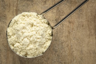 peynir altı suyu protein tozu kaşık