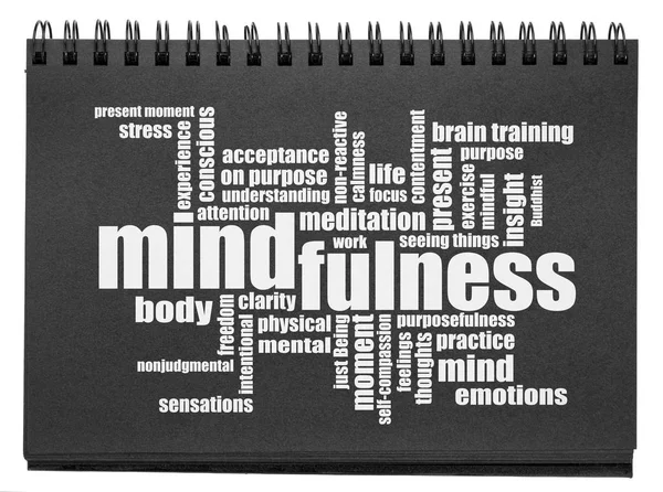 Mindfulness palabra nube en un cuaderno de bocetos negro — Foto de Stock