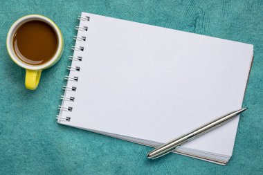 Boş spiral resim çizim defteri