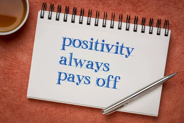 La positividad siempre vale la pena — Foto de Stock