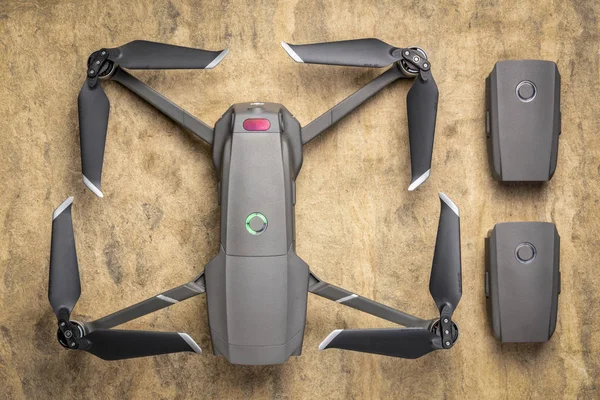 DJI Mavic 2 pro drone con batterie di ricambio — Foto Stock