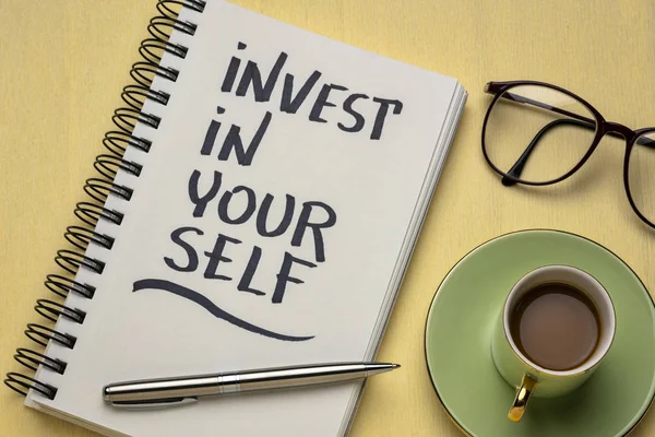 Investeer in jezelf motiverend advies — Stockfoto