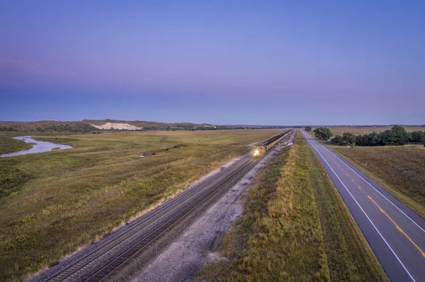 Kohlefrachtzüge auf nebraska sandhills — Stockfoto