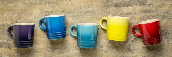 Tazas de café de gres colorido —  Fotos de Stock