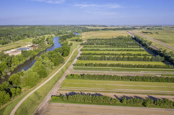 Zemědělská půda a řeka v Nebrasce Písečné kopce letecký pohled — Stock fotografie